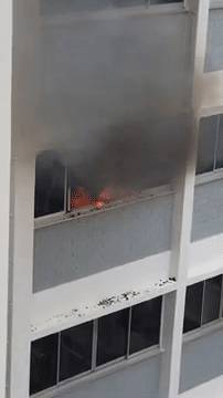 法嘉路组屋单位突发大火,10人紧急疏离、民防部队强行进入