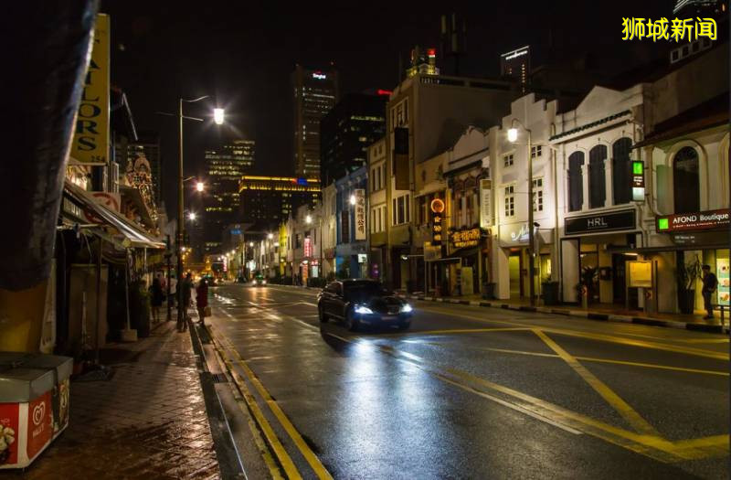 “因爲疫情,你們最終都離開了新加坡!我決定還是留下~”