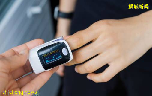 新加坡病例飙升下,1万6500确诊者在家养病!必备“生存包”来了