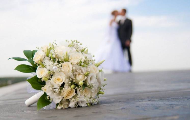 新加坡5死1伤车祸：为救男友80%烧伤的美女歌星，刚脱离危险！她还得面对这些