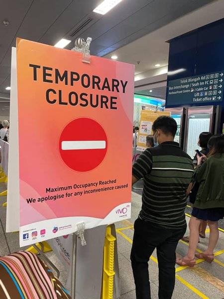 狮城商场人潮爆满    搞到暂时关闭