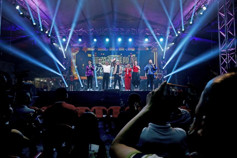 高薪还领大花红　百姓看到头发晕