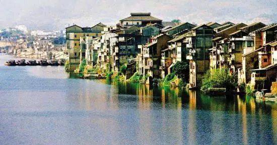 海外客家人的显赫家族：李光耀家族、他信家族与锺亚瑟家族