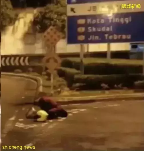 “他跪在新柔长堤上哭了”,新加坡和新山油价暴涨,只能骑车回家