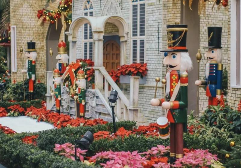 濱海灣花穹聖誕展🎄 歐洲城堡、聖誕花卉、巨型雕塑!Poinsettia Wishes 票價從S$8起