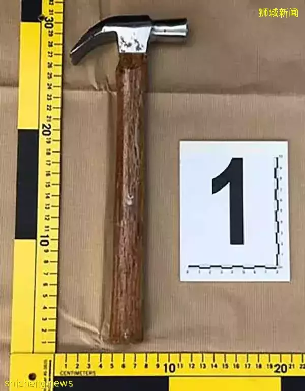 色狼亮刀威胁 电梯门一开 女郎反抗呼救