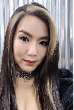 穿高跟鞋很痛 還要防走光 瑞恩期待女扮男裝的角色