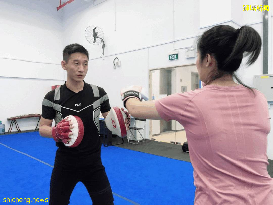 酷!新加坡网红武馆扩张!娃跟着冠军学武术,妈妈也一起练搏击