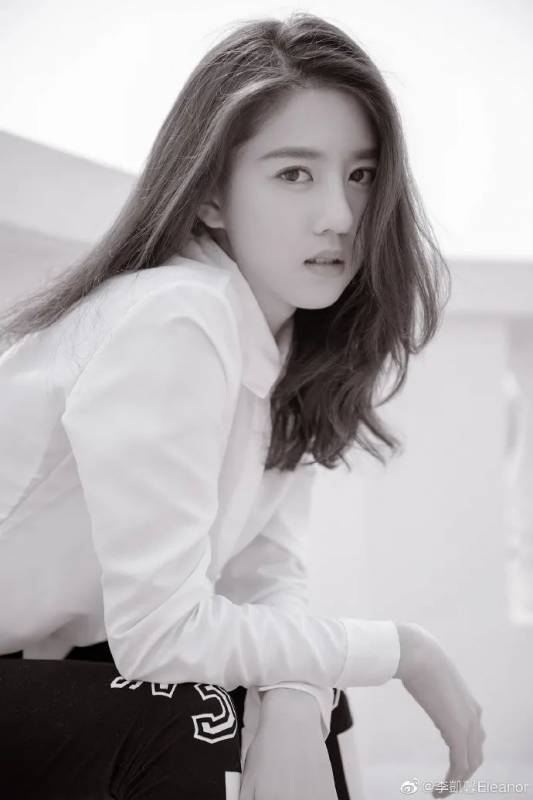 第一个入选今年亚太区最美面孔的新加坡女孩，在中国这么红