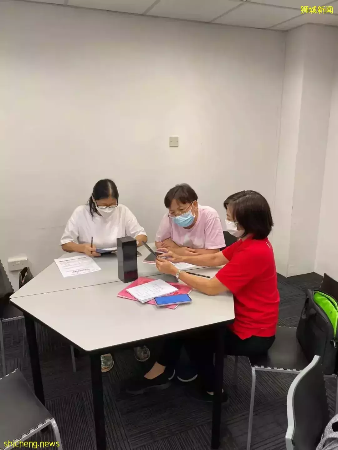 揭秘新加坡職場生存現狀，多少人與高薪失之交臂