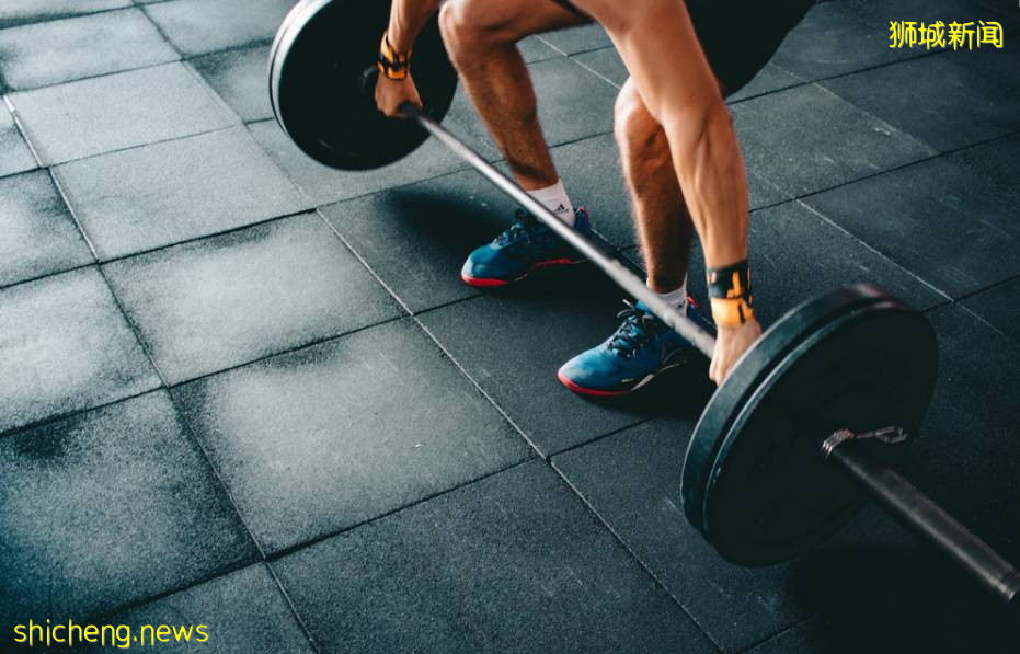 新加坡有人接种疫苗后健身晕倒，情况危急！下周一料可5人堂食