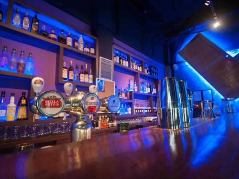 新加坡这家酒店大清仓!家具、灯饰、威士忌酒杯...都拿出来卖了