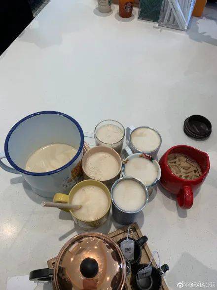 星巴克自帶杯咖啡免費，隊伍排瘋了！新加坡網友：咋不帶痰盂呢