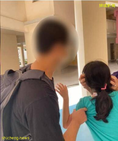 新加坡男家长大庭广众下掌掴女儿,路人阻止仍叫嚣:这是我女儿