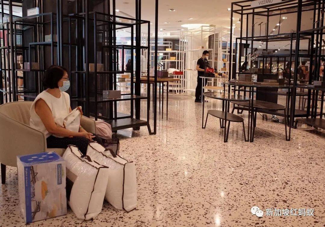 有故事的獅城百年商場　有故事的老顧客　售貨員成心靈輔導師