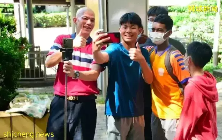 新加坡也有一位跳舞爆紅的“劉畊宏”大叔，運動果然是最好的補藥