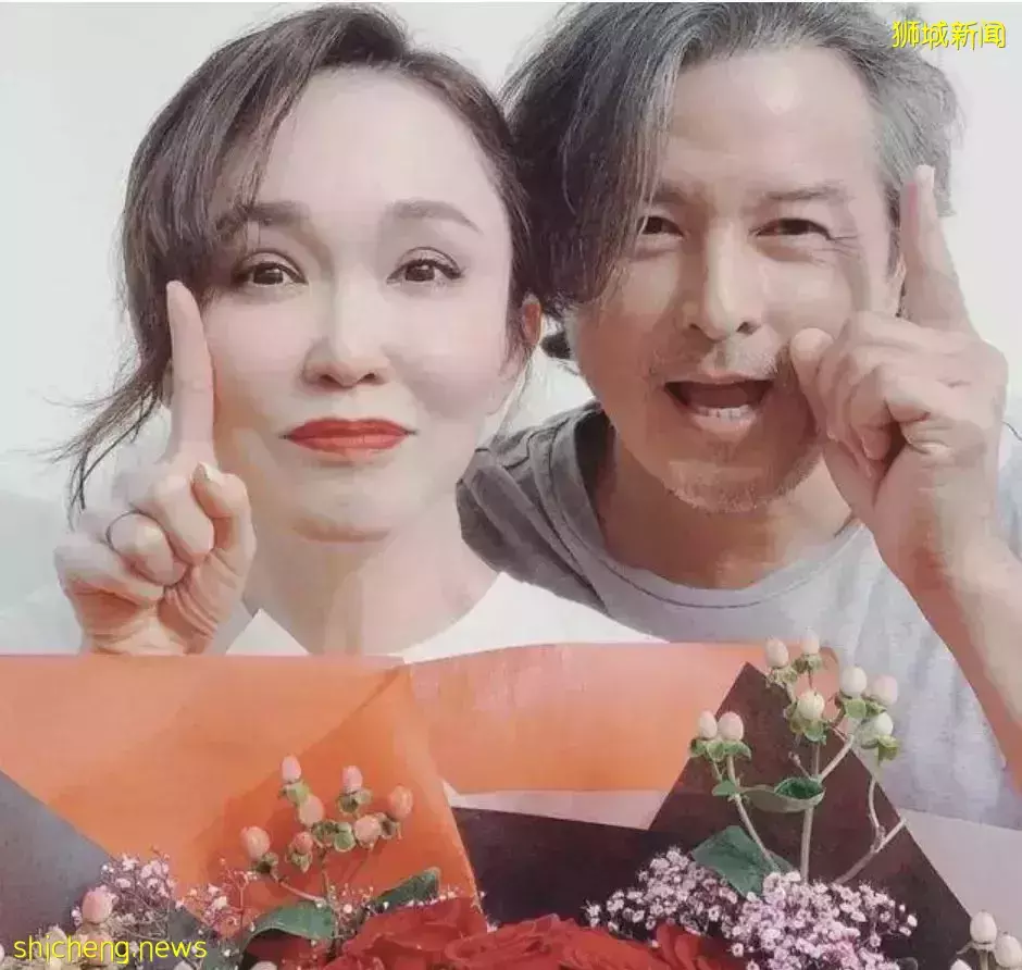 他們千裏奔赴中國,新加坡男明星感動大呼:好想買機票飛回家