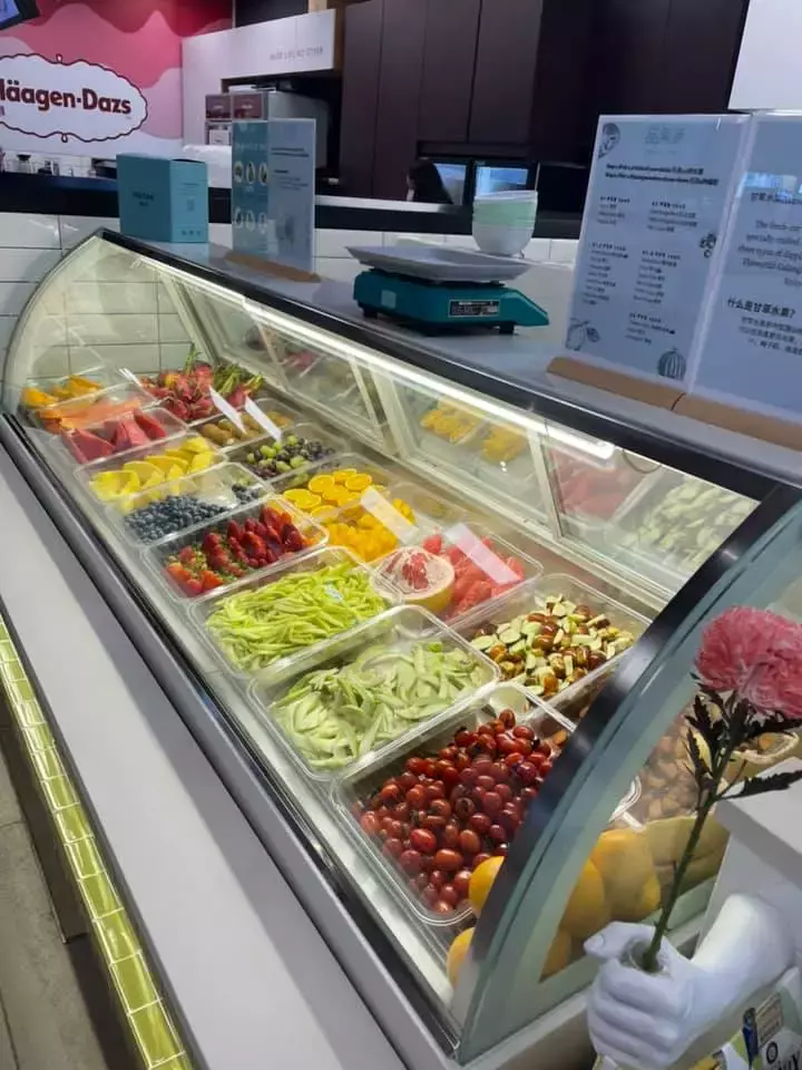 新加坡首个潮汕甘草水果捞“Fruit Pai 品果派”🍅任选水果和蘸粉,随便吃还不胖