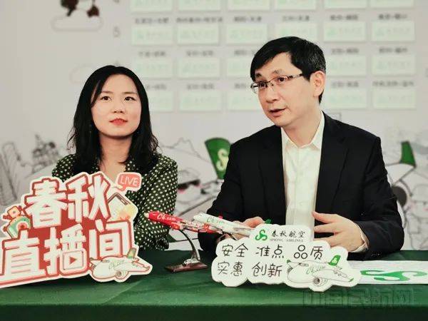 賣油條“續命”,老板直播cos,這是要集體轉行