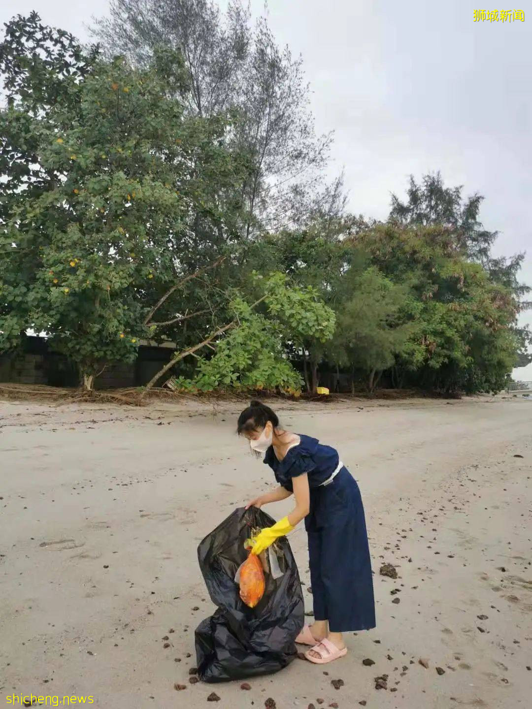 “我的两个儿子,就爱在新加坡捡垃圾!”