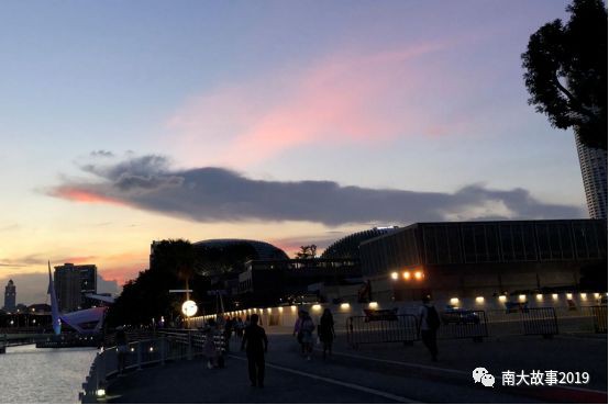 看了新加坡的云，才明白什么是天空之城！