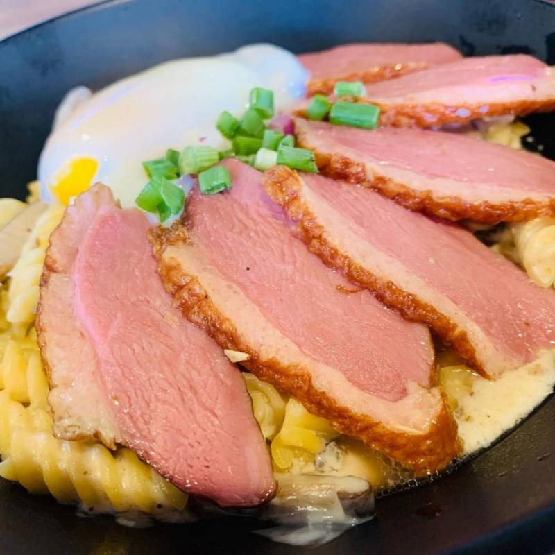 吃西餐不用花大錢!Wild Olives 餐點只從S$4.80起😍 嫩烤豬排、牛排、意面,平價好吃又大份