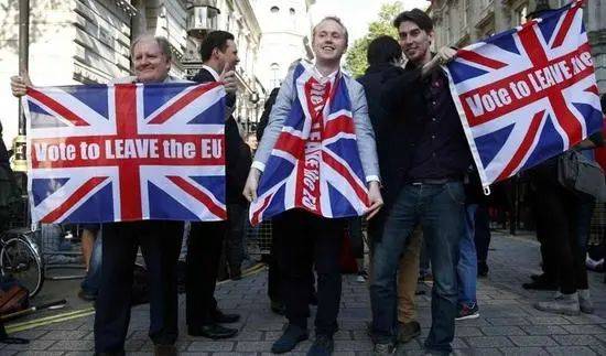 殖民過新加坡的英國,現在倒過來要成爲“歐洲的新加坡”