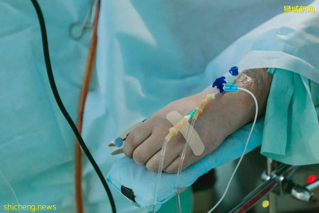 確診破15萬！新加坡確診兒童可免費在家看診，130萬家庭將獲購物券，允許更多女傭入境