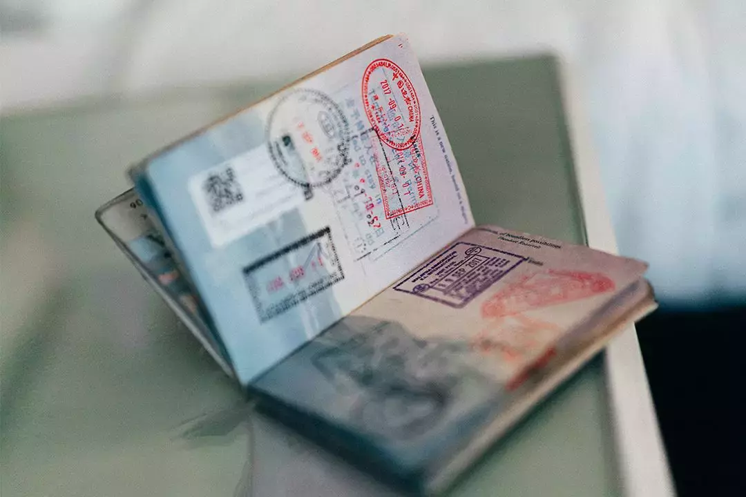 新加坡護照簽發創新低！十幾萬人離開，他們來了13年，月薪9K，PR都被拒了