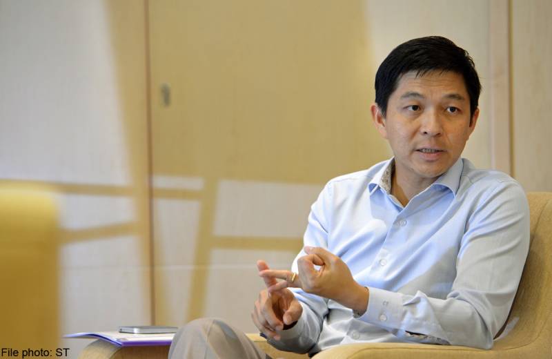 新奇!新加坡部長間流行做“俯臥撐”,女部長也來挑戰