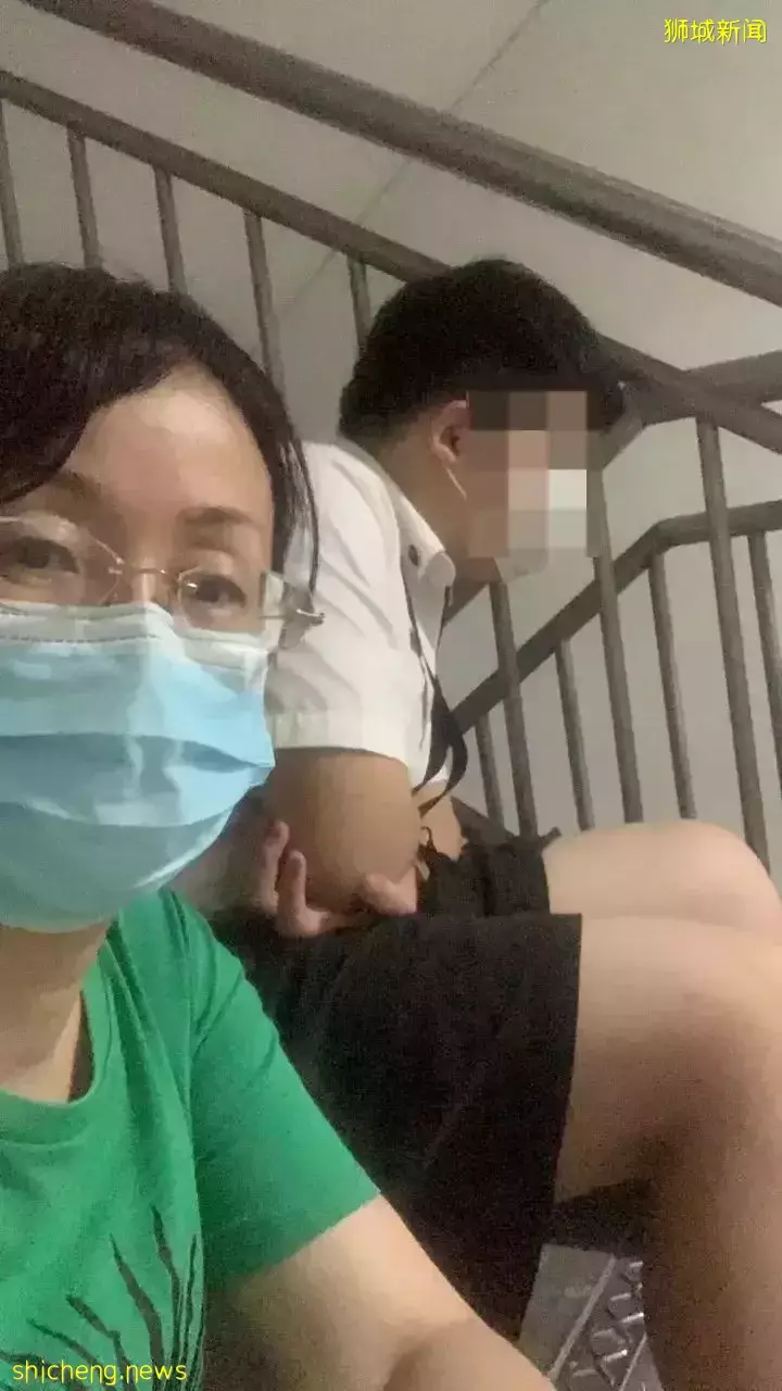 2600元租金过帐 屋主突断电锁门 陪读妈妈与儿楼梯间过夜!屋主:租客表现粗鲁