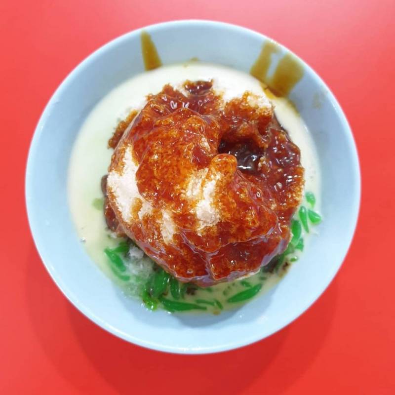 消暑大作戰❄️ 美食中心裏的平價甜品，“津津甜品”一碗S$1.50起🤩 流氓冰品、料足降火