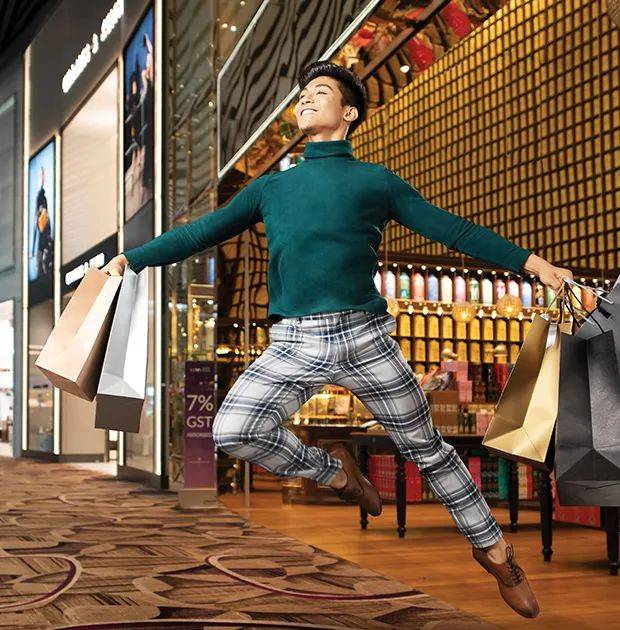 聽說很多人去了樟宜機場免稅區逛街？我們翹班去體驗了一把