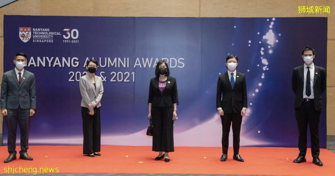 南洋理工大学表彰多位杰出校友