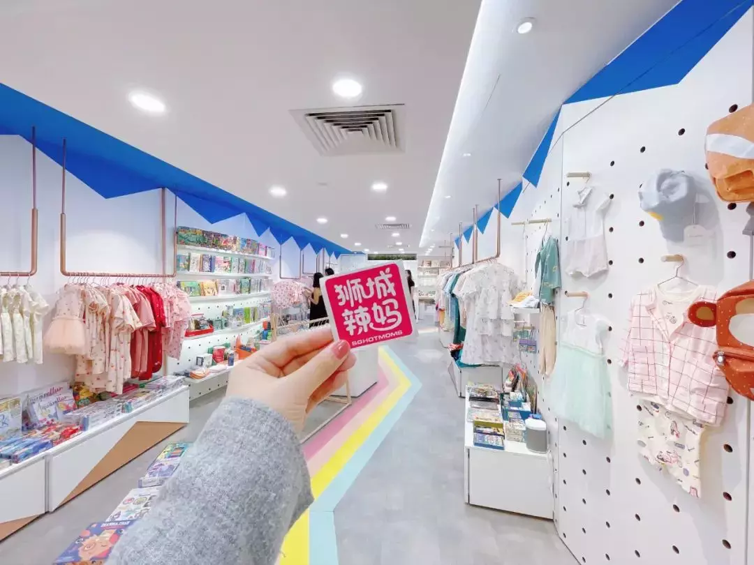 我们挖到了新加坡宝藏童装品牌,新年亲子装穿出了明星的感觉