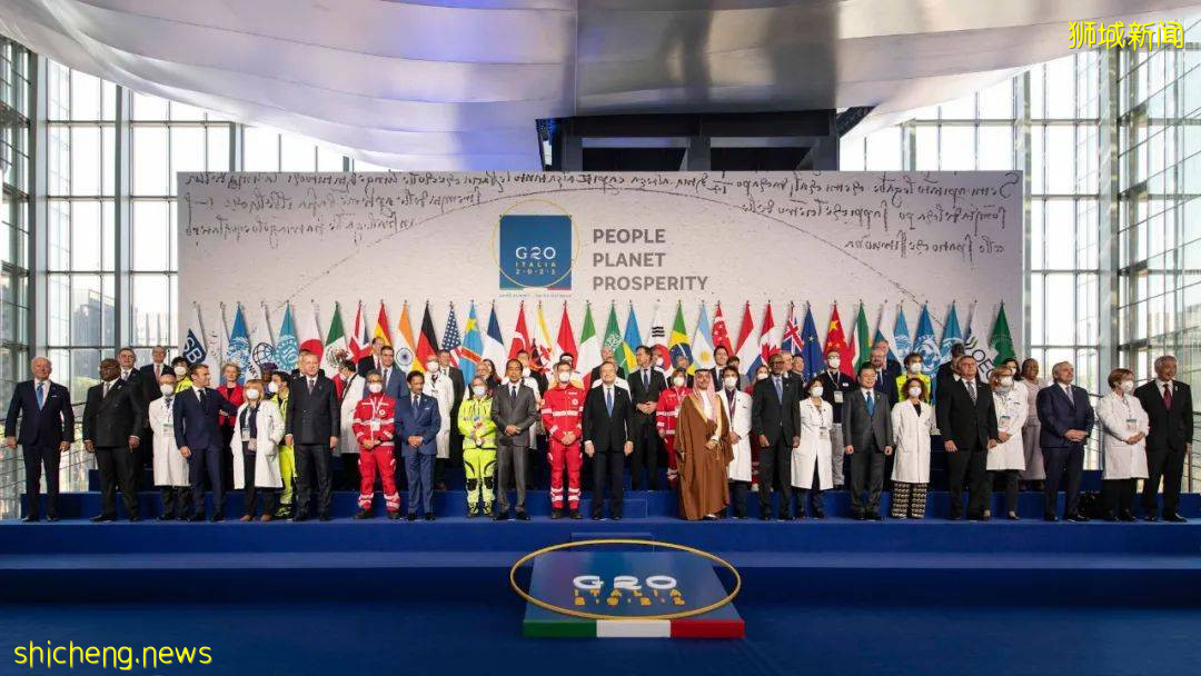 歐洲病例暴漲下,新加坡總理李顯龍竟飛往這個國家