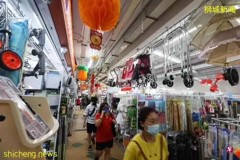 錢不夠用？70%新加坡人開始節流：少上館子，少購物，改搭公交！專家：非好事滯脹風險或上升