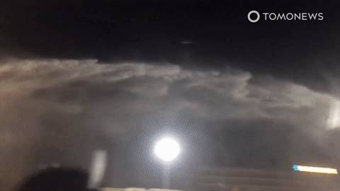 武汉3000人超级派对让世界羡慕!新加坡网友炸了:让美国好好看看