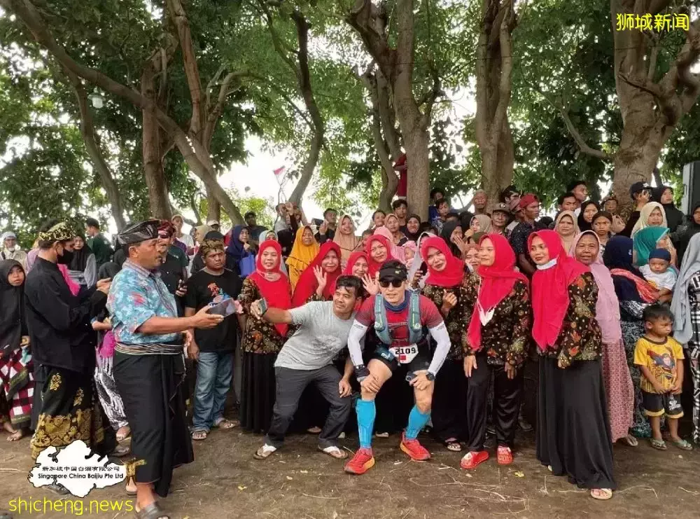 RINJANI 100越野赛超燃开跑！“茅粉”勇攀印尼林贾尼火山，携茅台共同登顶