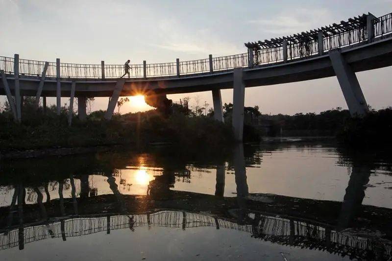 從“新加坡鄉下”到“獅城威尼斯”、“新硅谷”,榜鵝新鎮到底經曆了什麽