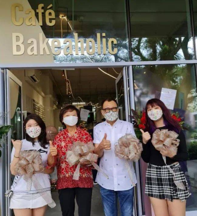 TVB“欢喜哥”许绍雄爱女咖啡厅狮城开张，主打健康糕点