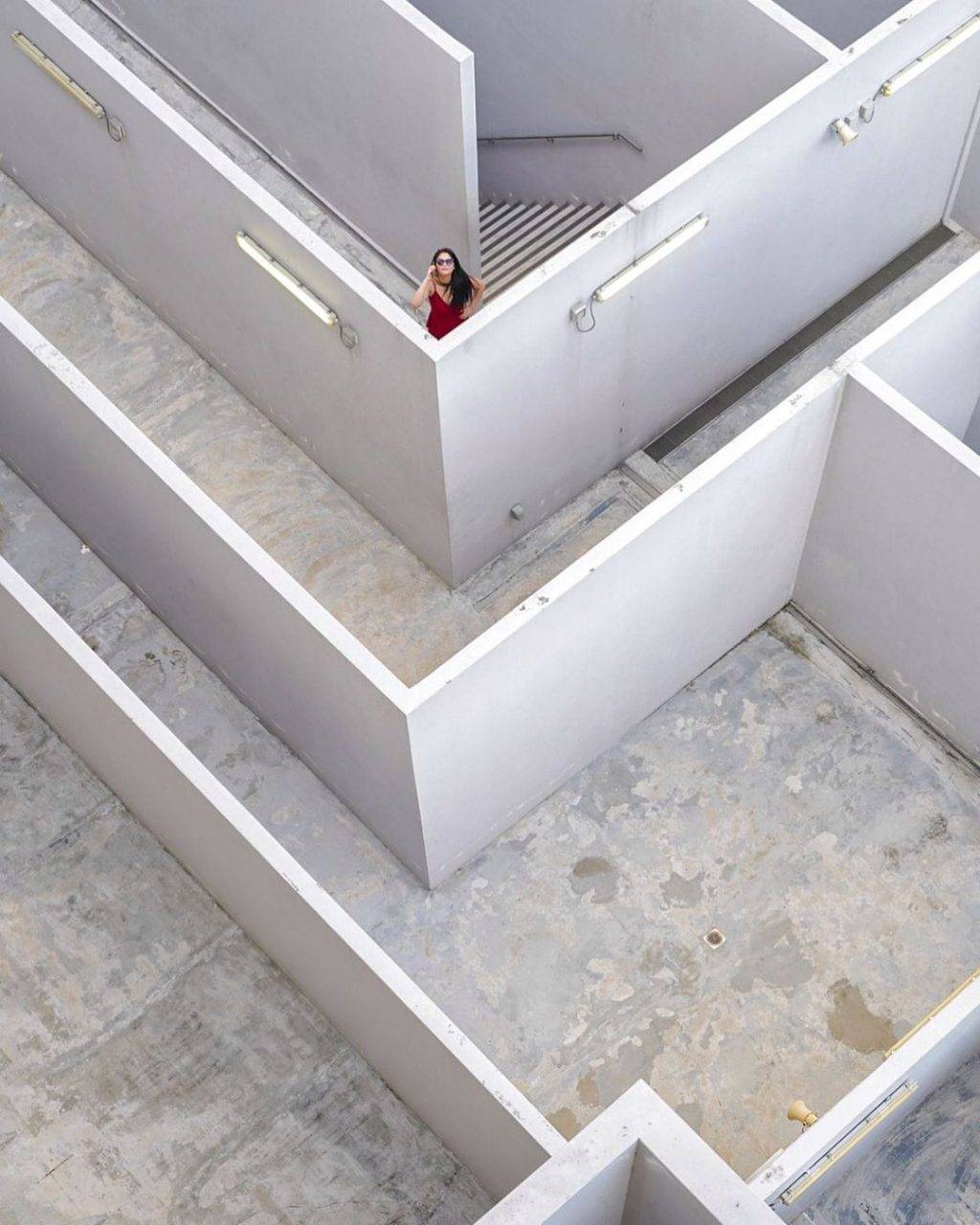 神秘打卡地帶👻 現實版迷宮“Marina Square Maze”永無止境的牆,永遠都走不出去