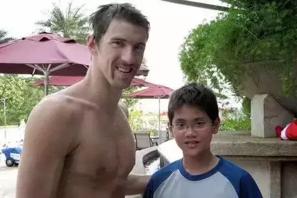 新加坡奥运冠军约瑟琳晒“剃头照”,终于要去服兵役了