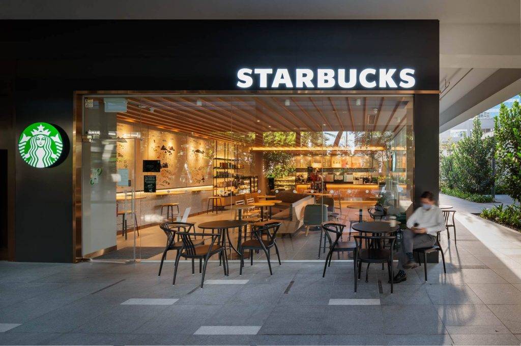 全岛热卖中🔥Starbucks新品巧克力摩卡蛋糕🍫瀑布巧克力酱倾泻而下,甜蜜暴击来袭✨