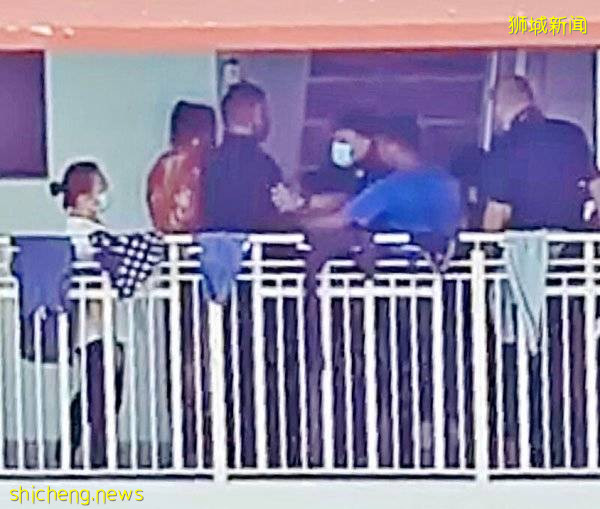 与女友吵架火烧脑 醉男挥拳袭警