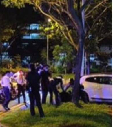 可怕!新加坡凌晨上演“警匪激战”,追、卡、别、堵如大片