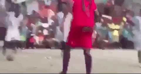 小时候玩的脱裤子游戏在新加坡场景再现！结果杯具啦