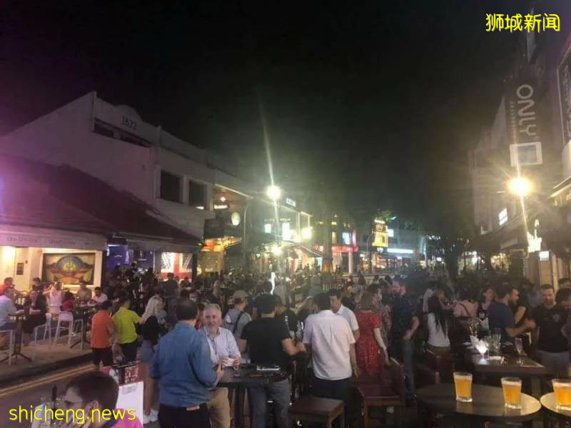 專家警告，若解封後人潮持續，新加坡可能必須重新施加限制!