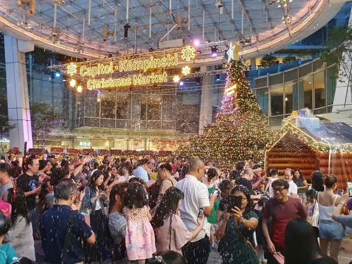 新加坡首都戏院Capitol Theatre开露营拉!帐篷里看电影,能过夜,能野餐,还能玩棋牌