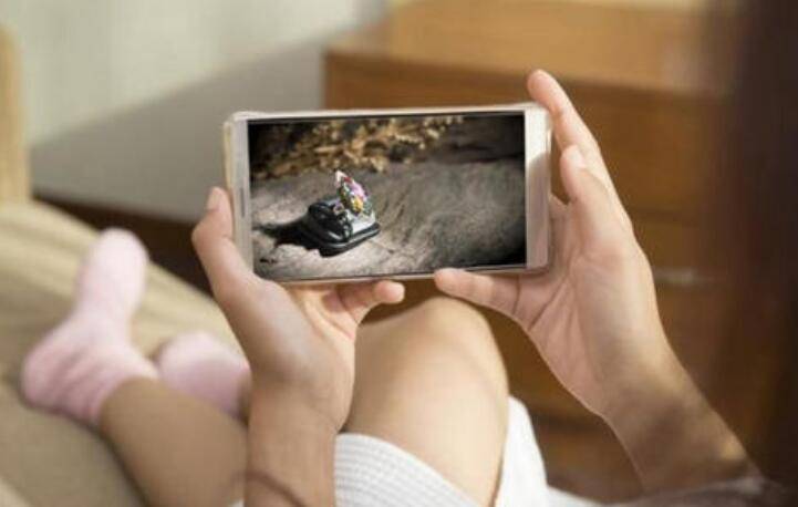 女傭新加坡拍攝老翁洗澡引熱議,或限制女傭用手機